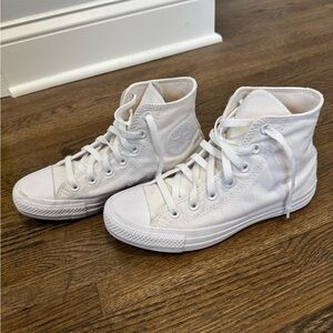 White High Top Converse Women’s size 7